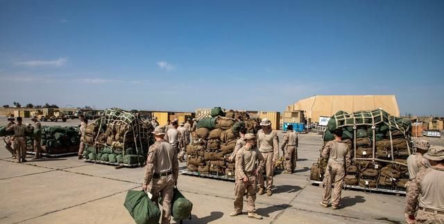  『美军撤离』大批美军被扫地出门！盟友翻脸放狠话：15座美军基地全收回