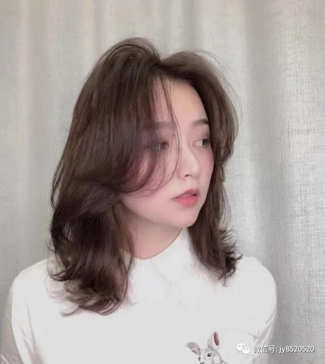  女人@最近很火“春天烫”，显瘦又女人味十足！
