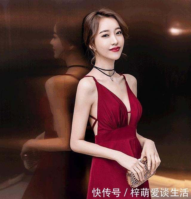  「勾勒」皮肤白皙水嫩的小姐姐, 吊带连衣裙勾勒出曼妙曲线, 性感又优雅