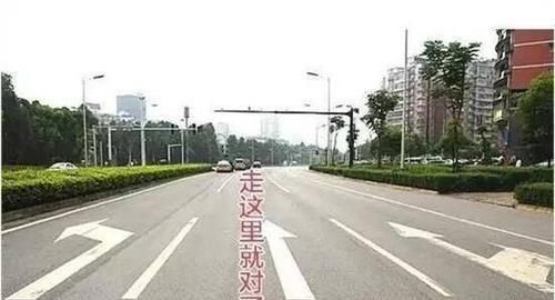 驾校教练为啥从来不走左侧车道？道理很多新手司机都不懂