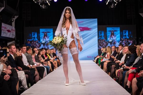 奔驰BFD时装周揭秘2019年比基尼元素潮流新趋势