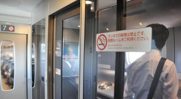 日本游客体验中国高铁，当面指出两处两大缺点，网友：认同