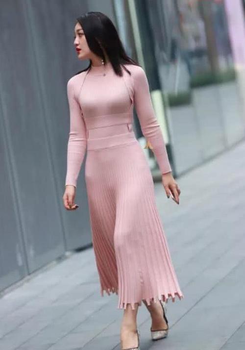 打底裤使腿部的比例看起来和谐，充满了美感！