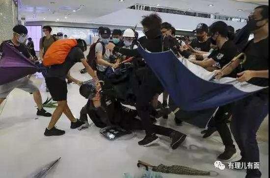  「暴徒」“嘻哈议员”邝俊宇：暴力活动的最佳导演