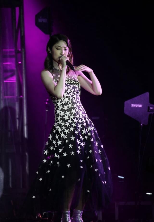 44岁陈慧琳撞衫范冰冰、赵丽颖，网友:昔日女神真是一言难尽!