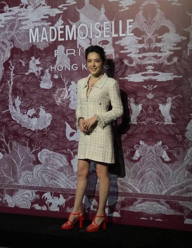 香奈儿已哭晕!三万块外套窦靖童穿成车祸现场，最尴尬的是徐濠萦