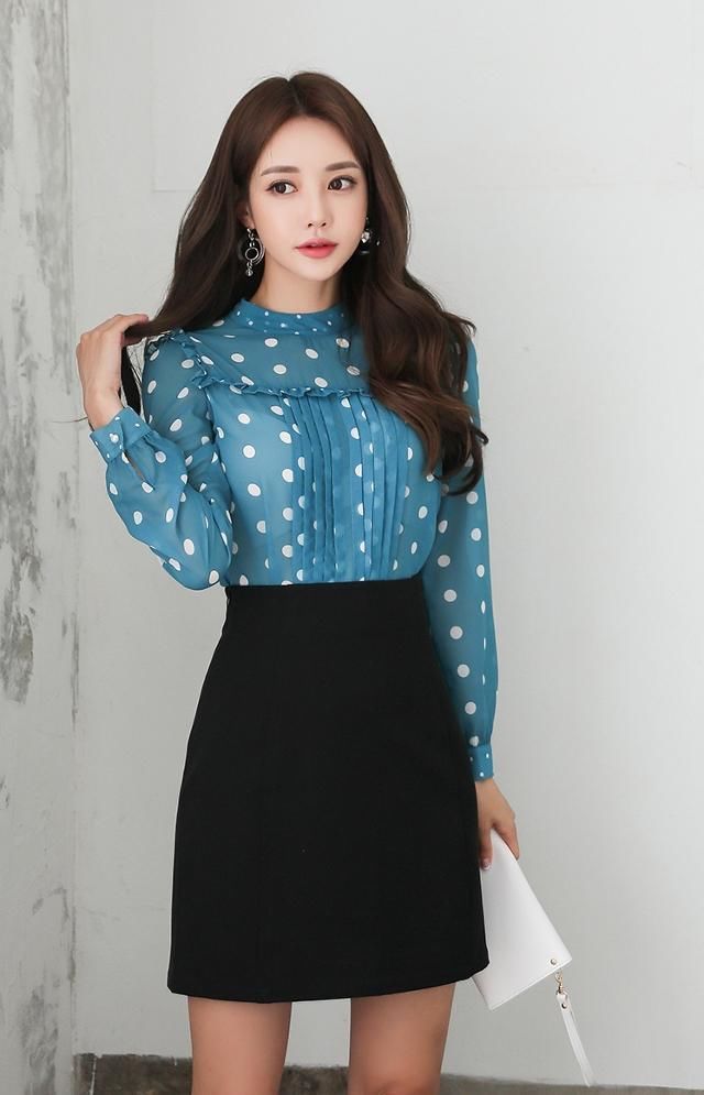 人像摄影：清新的搭配展现出美女的温婉大方，优雅至极