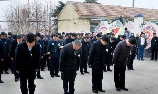 悲痛百岁沂蒙红嫂去世后，中央领导同志哀悼，省委书记亲自送别