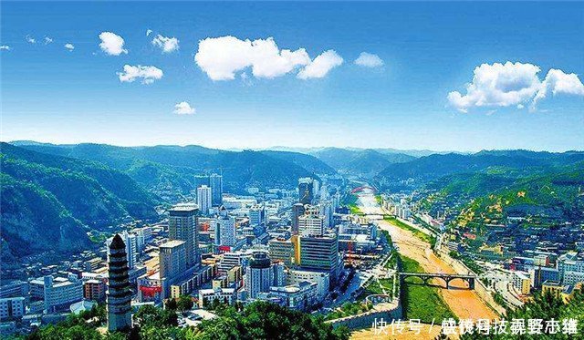 中国真正的“一线城市”，宽不足300米，削平33座山头打造一座新