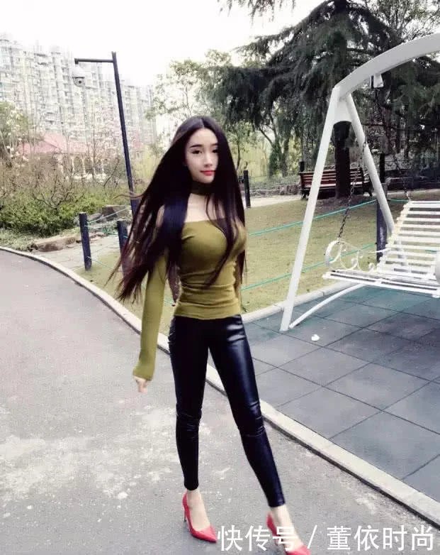 曾经众多老司机的心中女生网红小姐姐,现在沦为广告模特也算善始