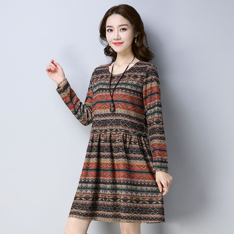 姑娘，别穿热裤了!现流行裙子高跟，秋天穿定能让你洋气百倍