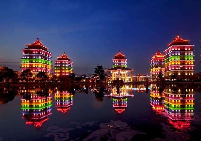  【老外】老外拍下中印两国最有钱的村庄，对比后感叹差距太大