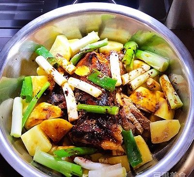 「外婆」外婆的祖传秘方—土豆蒸蹄膀