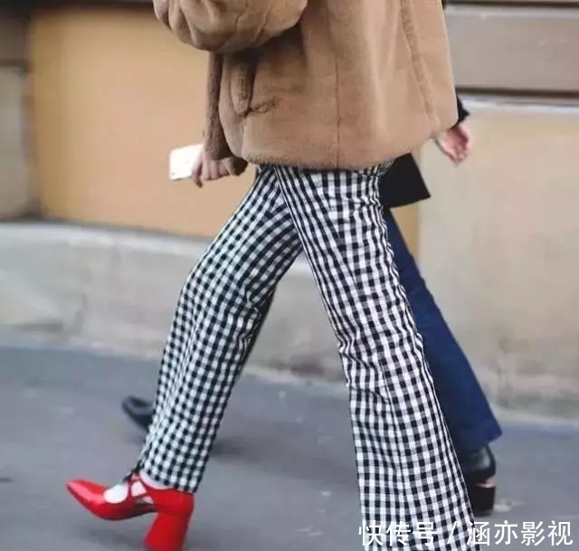 等级@格纹裤难驾驭?不,只要记住这几个搭配要点,时尚感up好几个等级