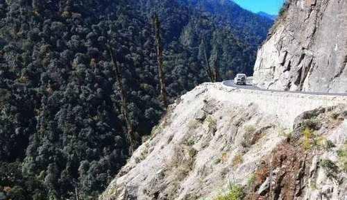 独龙江公路翻越高黎贡山，闯入怒江峡谷最后一个秘境，世外桃源！