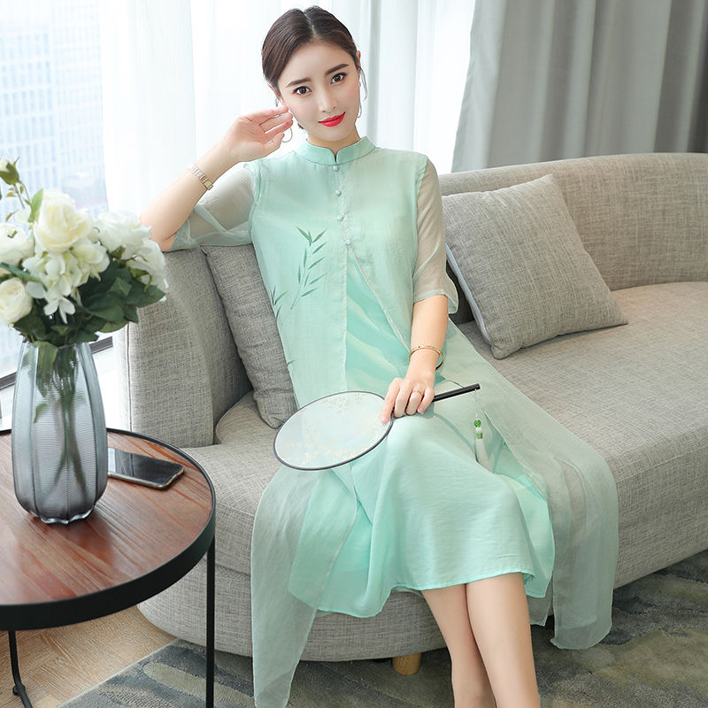 身材丰满的女人要穿“贴身”旗袍，前凸后翘撩倒一片人