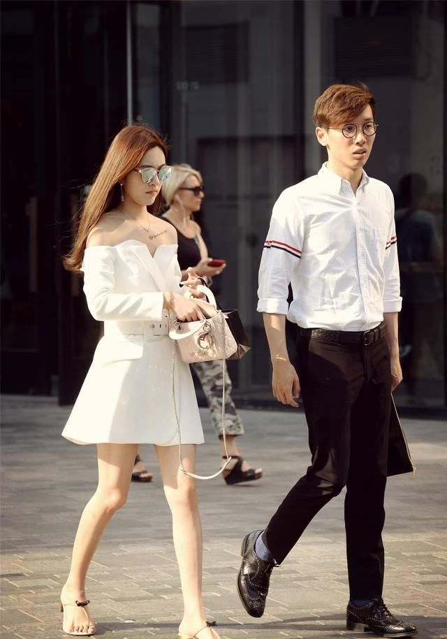  『身边』有一位暖男在身边，你逛街还会孤单么？