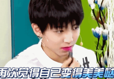 男明星也爱涂口红?陈伟霆技法娴熟，李晨竟把口红折断了!