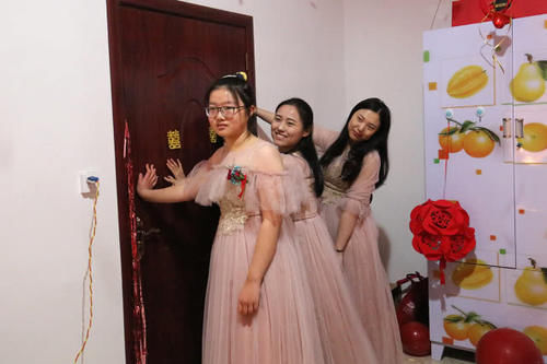  「女硕士」农村小伙乘坐高铁，30元娶回家漂亮女硕士