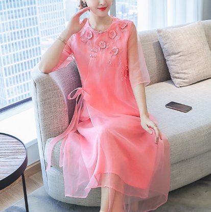 比旗袍还高级的中国风欧根纱连衣裙，优雅唯美，适合微胖70女人