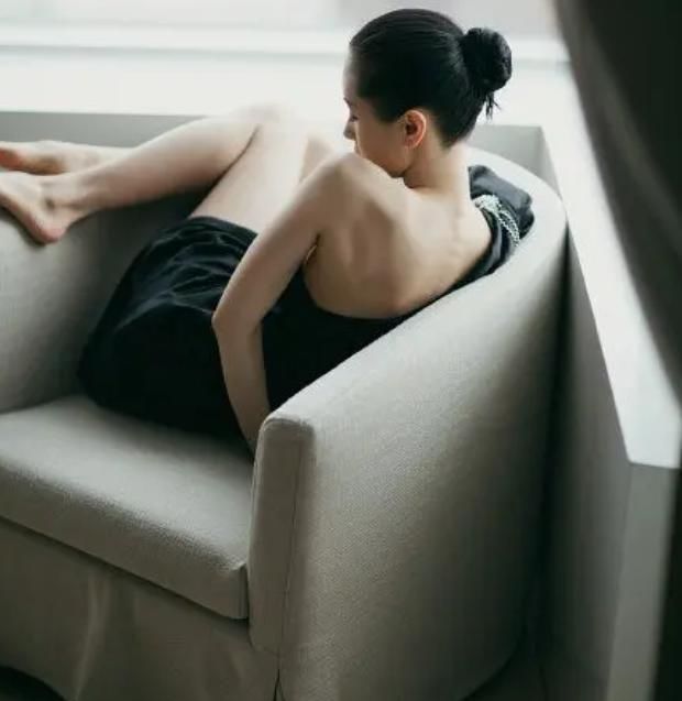 王子文的头型比刘亦菲还优越!圆头高颅顶,是头