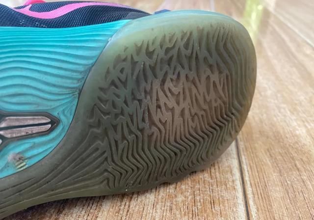 「双鞋」前后掌Zoom Air的科比球鞋只需400块?当年的神鞋你穿过吗