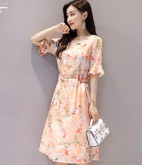 入秋了，35岁的我打死也不穿打底裤，就爱穿这种裙，才有女人味