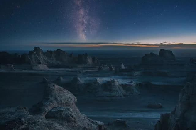  「荒芜」不如一路向西，来一场真正的“流浪火星”