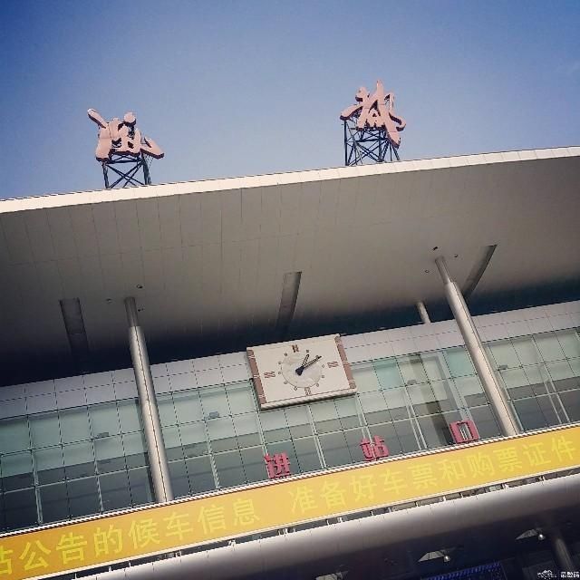  「比拼」中国各大城市火车站书法题字大比拼，哪个写得最好？