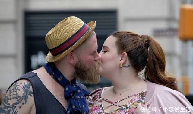 美女体重二百多斤，五官十分精致，在路上被街拍，腿让人觉得恶心