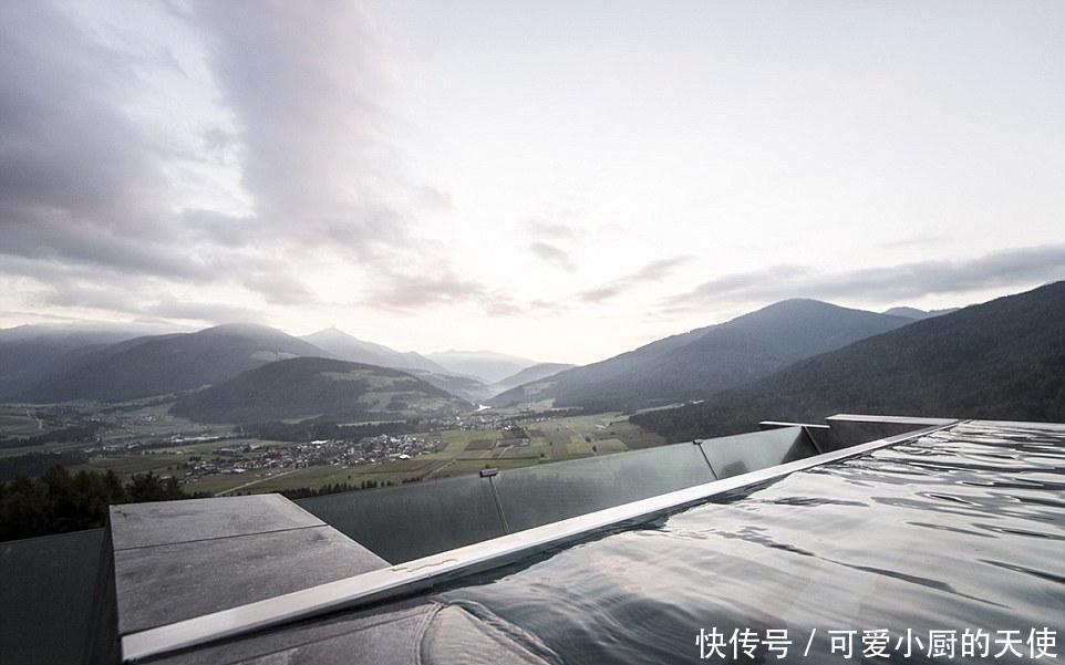 世界最需要有勇气才敢来的游泳池,泳池底部不仅透明还悬空