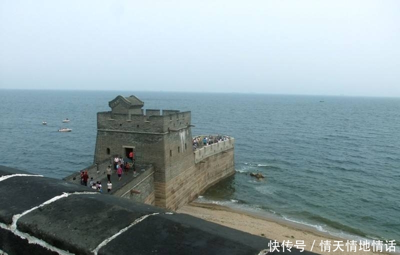 大海里面全是水,几百上千年前的古人,怎么把长城建在海水里的?