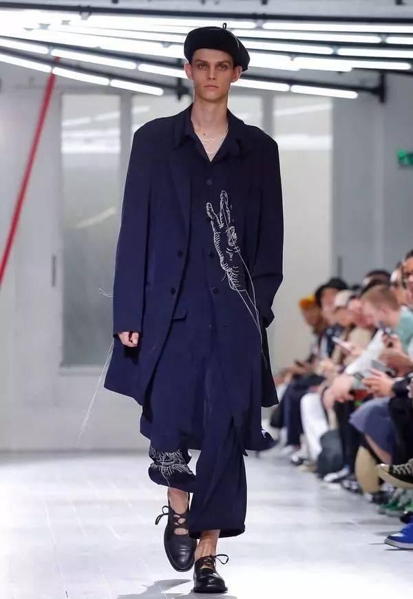 时装秀:Yohji Yamamoto 2020 春夏时装秀:山本耀司的黑色诗意想象
