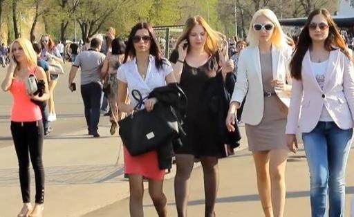 为什么去俄罗斯旅游晚上千万不要出门？因为当地女孩太彪悍了