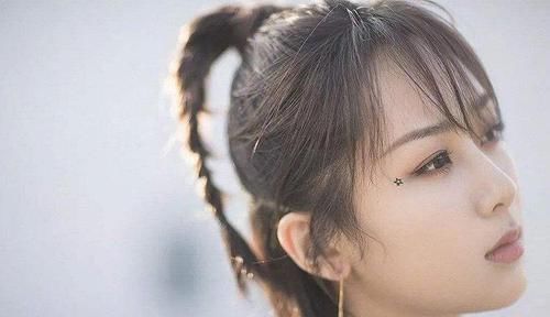  『马尾』女生别只知道扎马尾！跟着明星学编发，时髦又洋气，轻松减龄10岁