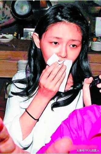 再拼男孩? 小S照顾大S机场护孕肚, 友人透露: 