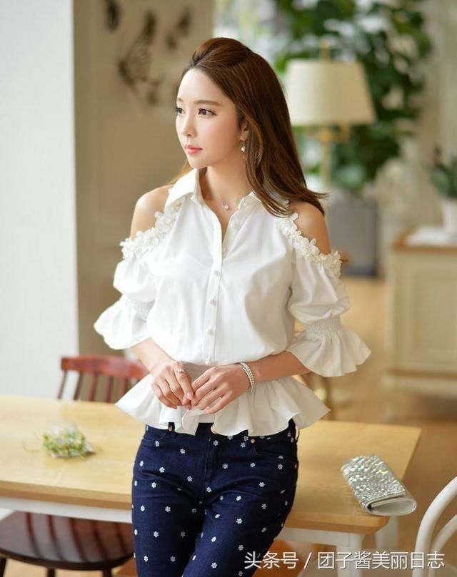 紧身裤上身简约美，充满着岁月沉淀的味道，更显年轻靓丽