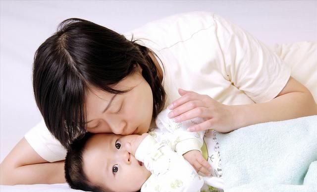  「睡前安抚」想让宝宝睡安稳觉、整夜觉，宝妈需要做到这几点