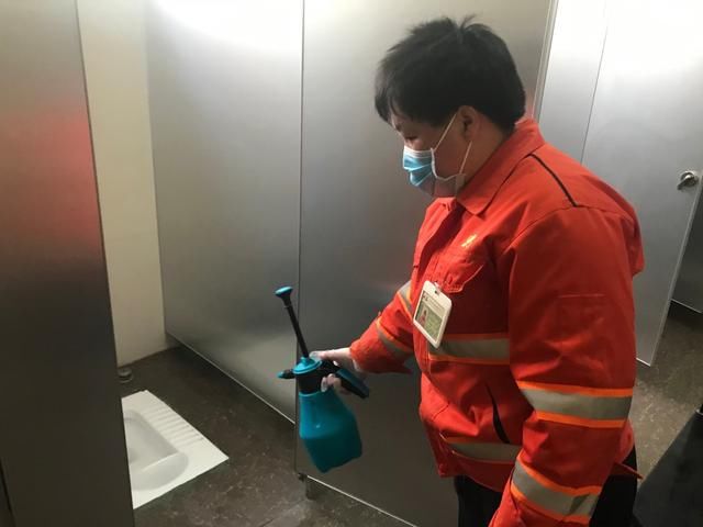  「清理卫生死」北京80万人次党员群众参与大扫除