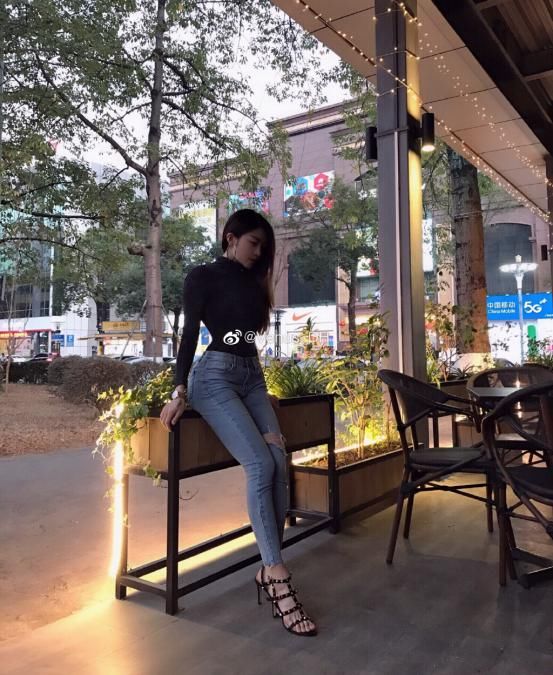 【美女】酷爱运动的美女健身达人,身材优雅迷人,自信乐观正能量满满