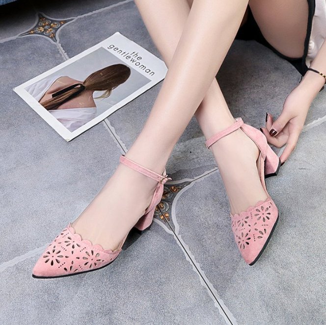 三伏天就要穿凉鞋，不仅时尚美观，穿起来还很有气质，出门超有面