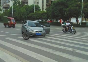  「车上」车上常备这个，轻松解决＂钉子户＂，快速换备胎！