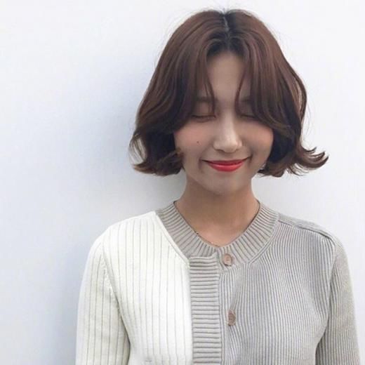 2018短发最流行的发色，短发别总是黑色太土了，这样染才叫美！