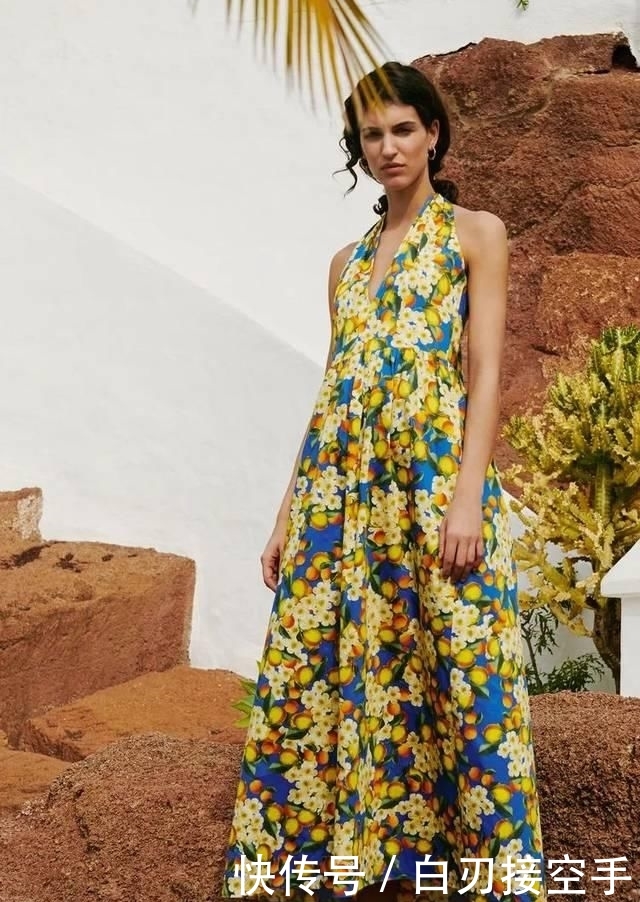 『花朵』2020开春 流行穿“开满花”的裙子,谁穿谁美!