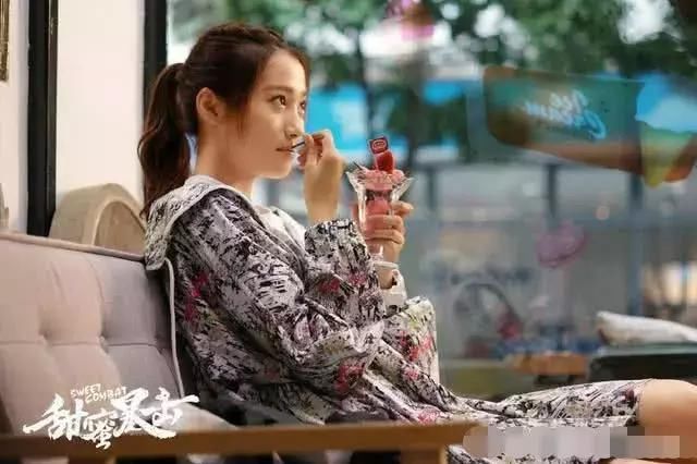 《甜蜜暴击》里关晓彤8套衣服，一套比一套好看，特别是最后一套