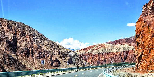  「堪称」堪称世界第8大奇迹，海拔5500米处建公路，3万人花20年
