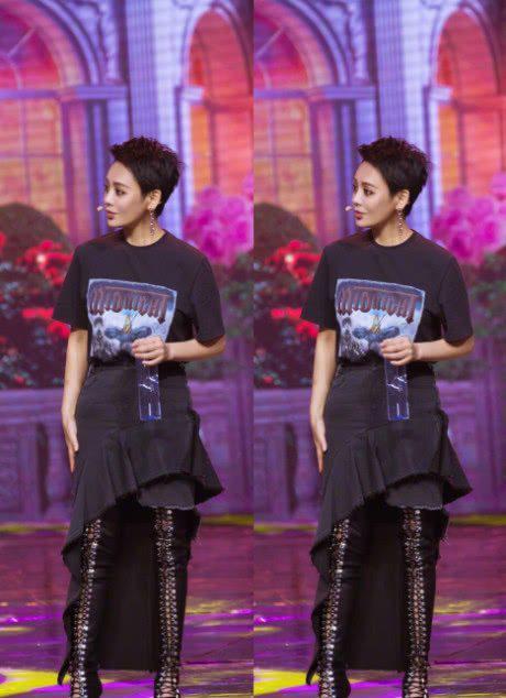 46岁宁静真会玩，牛仔裤外面套薄纱裙，网友：难道不是20岁？