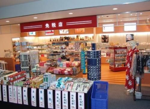 中国游客在日本免税店，看到茅台价格后怒喷：你们的良心呢？