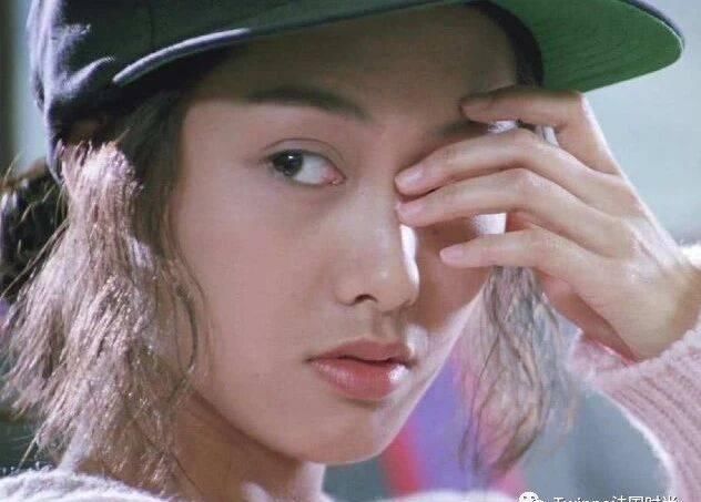  『垫肩』学会这几招，也能拥有港式风情？
