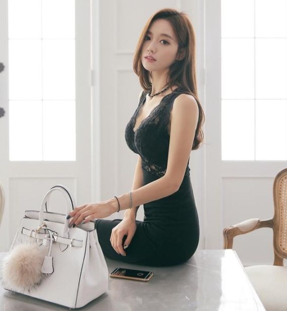 时尚写真，苗条好看的紧身裙美女，秀出纤细腰身，更加娇小甜美!